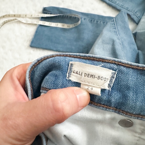 MADEWELL Cali Demi Boot Frayed Hem Jean - Picture 6 of 9